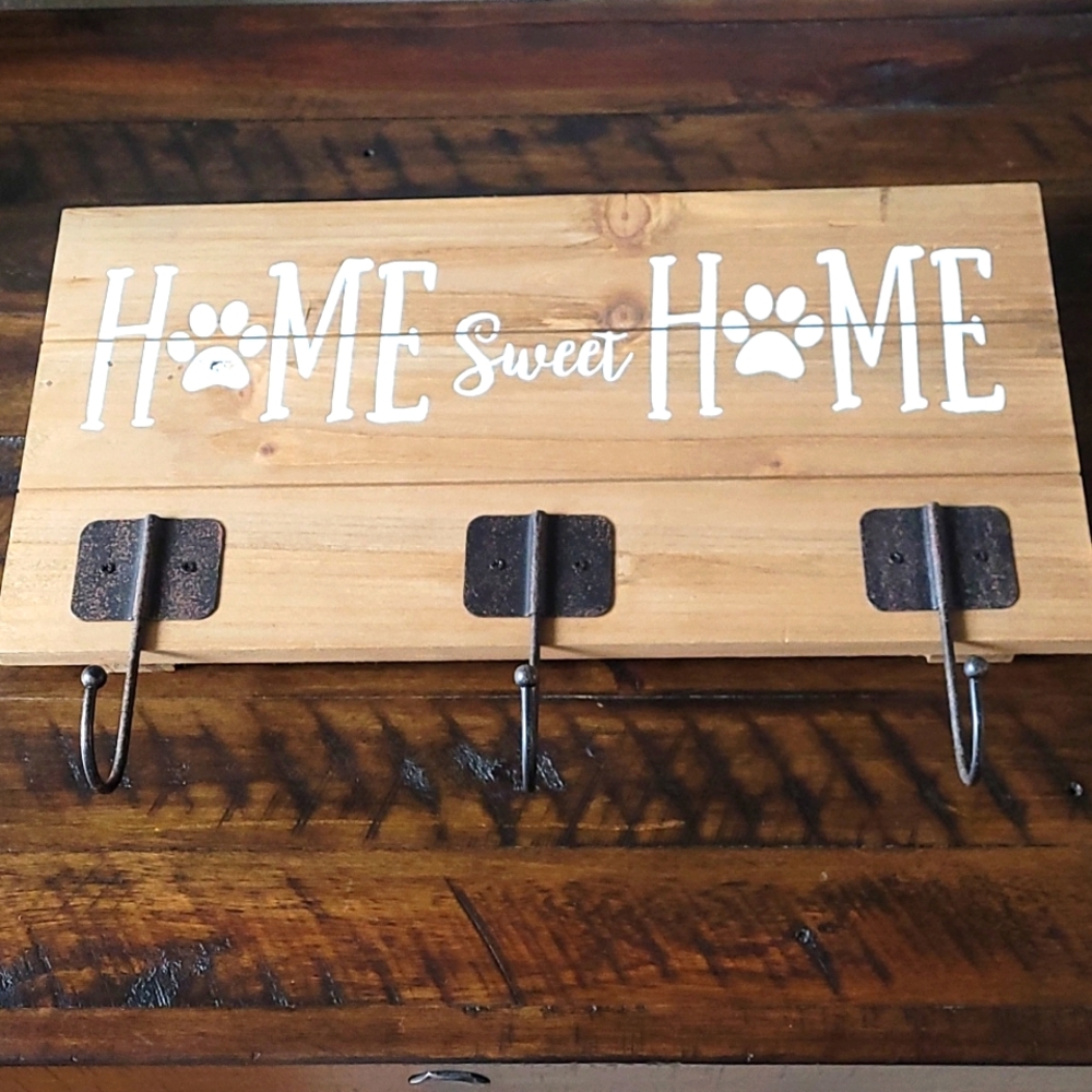 Wall decor for hanging dog leashes, keys etc. NWOT